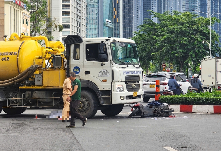 Hai vụ tai nạn thương tâm sáng, chiều ở TP.HCM, hai người chết - Ảnh 1.