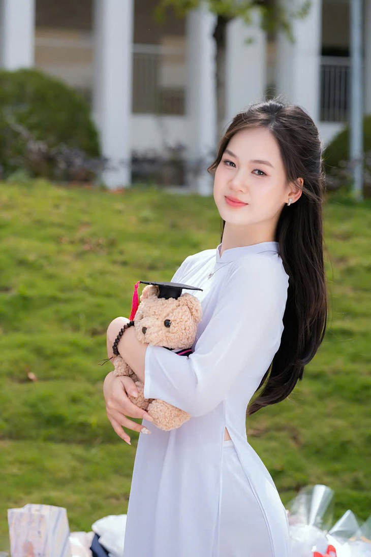 Thủ khoa khối A00 ở Phú Thọ gây 'bão' mạng vì vừa giỏi vừa xinh - Ảnh 2.