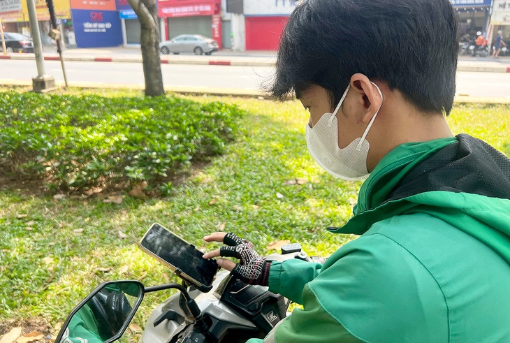 Loay hoay xin việc sau tốt nghiệp - Kỳ 4: Cất bằng chuyên môn để tạm có việc kiếm tiền - Ảnh 1. tốt nghiệp - Ảnh 1.