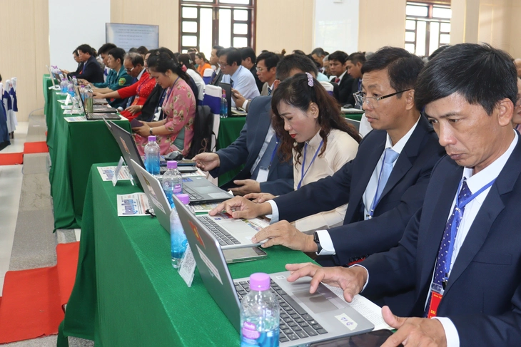 Một xã ở Quảng Ngãi tổ chức đại hội Đảng bộ 'không giấy' - Ảnh 4.