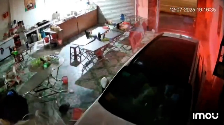 Vụ ô tô lao vào nhà dân rồi bùng tiền đền bù: Đã tìm ra xe đang sửa chữa ở một gara - Ảnh 1.