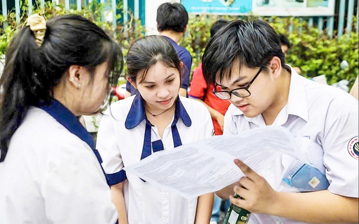 Thủ khoa 'kép' khối A01 và D01: Chọn ngành kỹ thuật nhưng yêu văn, làm thơ, viết rap - Ảnh 2.