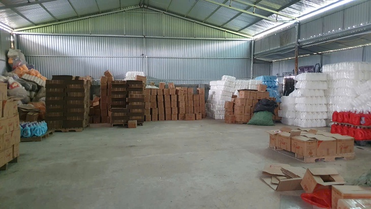 Xử phạt 180 triệu đồng cơ sở sản xuất nước giặt D-nee làm từ... hóa chất - Ảnh 3.