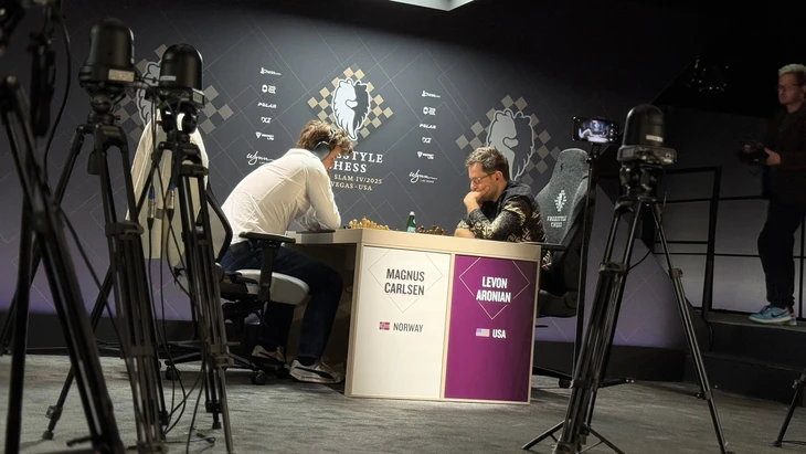 Carlsen bị loại khỏi cuộc đua vô địch Freestyle Chess ngay ngày mở màn - Ảnh 3.