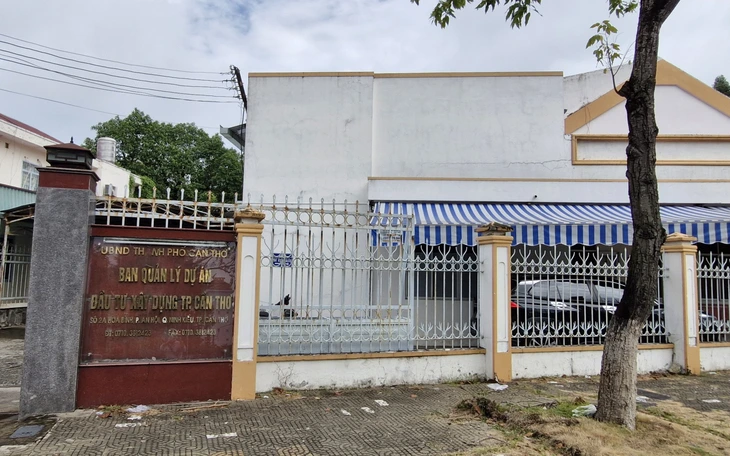 Cần Thơ: Gây hạn chế dòng chảy, bồi lắng, lấn chiếm kênh rạch, hố ga sẽ bị xử phạt - Ảnh 3.