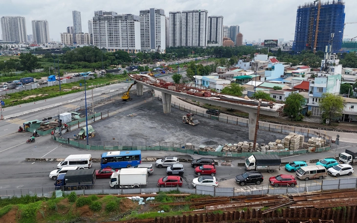Từ phản ánh của Tuổi Trẻ, TP.HCM chỉ đạo rà soát nút giao An Phú và kênh Tham Lương - Ảnh 5.