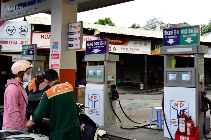 Bắt buộc dùng xăng E10 từ ngày 1-1-2026 - Kỳ cuối: Sẽ có nhiều chính sách hỗ trợ hấp dẫn - Ảnh 2. xăng e10 - Ảnh 2.