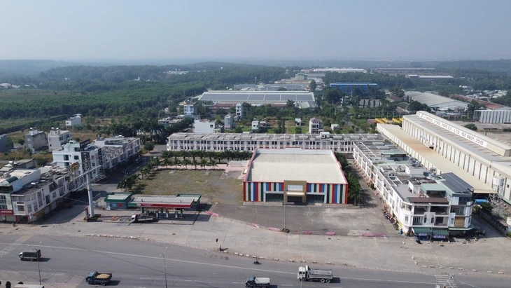 Vụ án khu dân cư Phước Thái: Cựu phó chủ tịch UBND tỉnh Đồng Nai Võ Văn Chánh hầu tòa - Ảnh 2.
