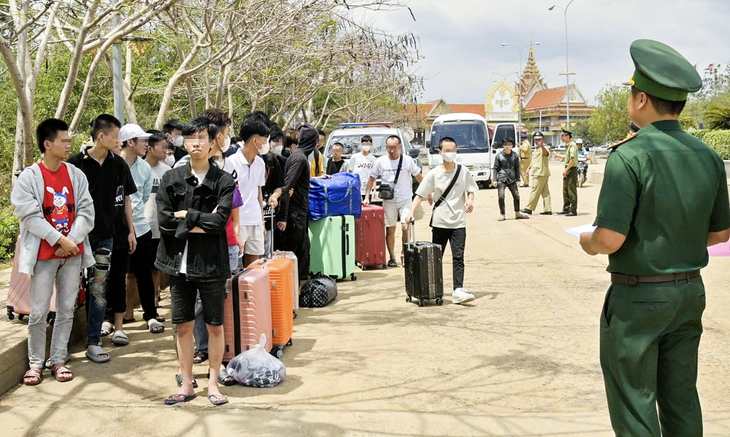 Hơn 140 người Việt bị bắt tại Campuchia vì lừa đảo qua mạng - Ảnh 1.