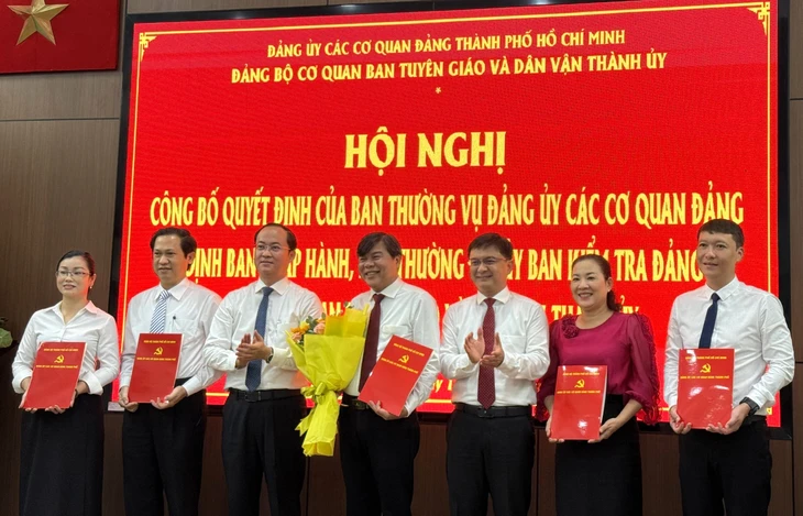 Ông Dương Anh Đức giữ chức Bí thư Đảng ủy cơ quan Ban Tuyên giáo và Dân vận Thành ủy TP.HCM - Ảnh 2.