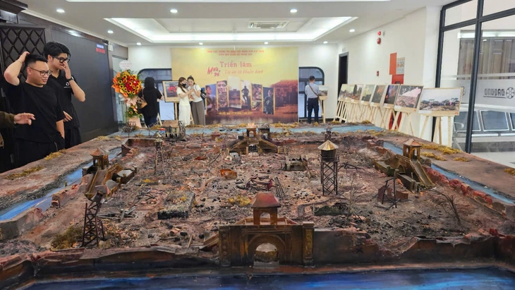 Mưa đỏ và những khoảnh khắc im lặng của chiến tranh: Tôi nghĩ đó là lúc họ mơ về hòa bình - Ảnh 10.