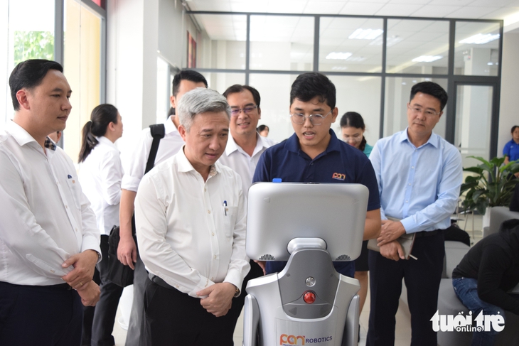 Phó bí thư Đặng Minh Thông khảo sát hoạt động phường Thủ Đức - Ảnh 1.