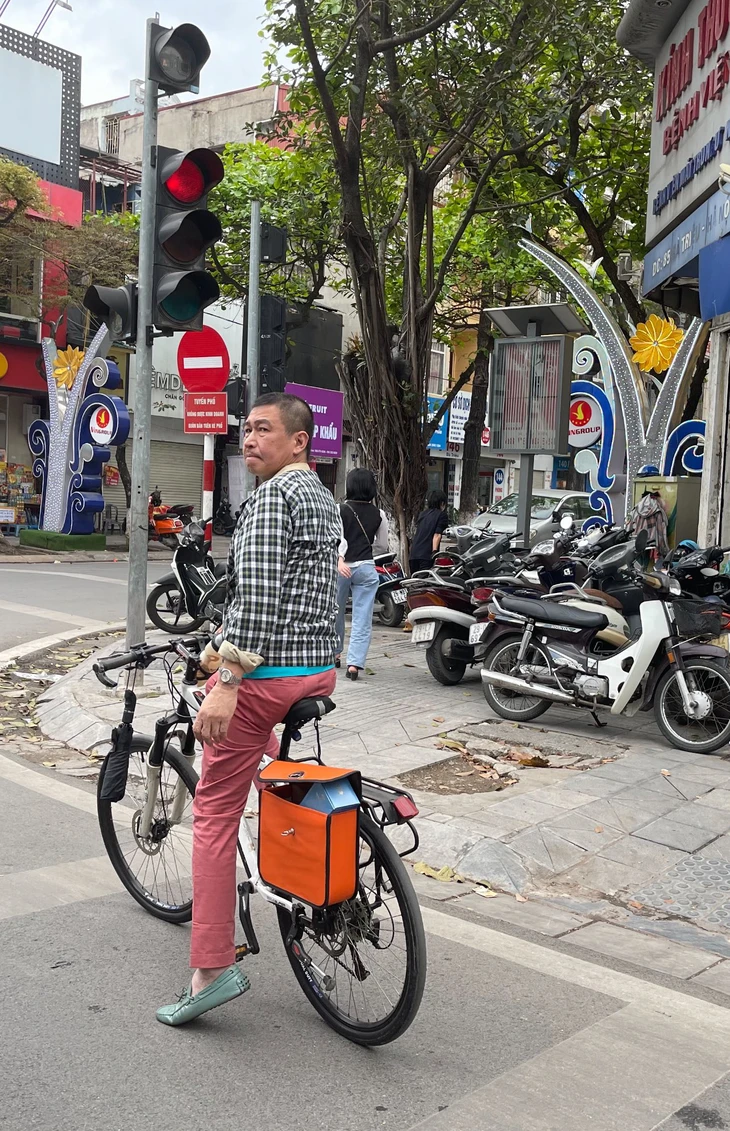 Lê Thiết Cương thong dong về cõi đẹp - Ảnh 2. Lê Thiết Cương thong dong về cõi đẹp - Ảnh 3.
