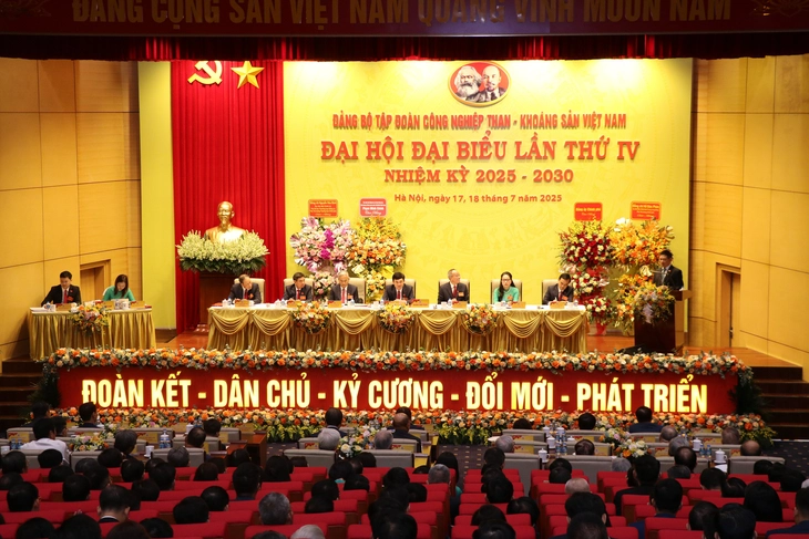 TKV định hướng 4 trụ cột: "Xanh - số - hiệu quả - bền vững” - Ảnh 2. TKV định hướng 4 trụ cột: 'Xanh - số - hiệu quả - bền vững' - Ảnh 2.