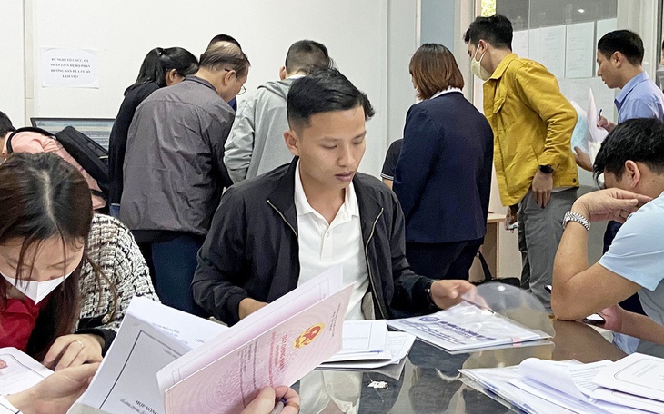 Làm giả hồ sơ mua nhà ở xã hội ‘cò đất’ bị khởi tố - Ảnh 3.