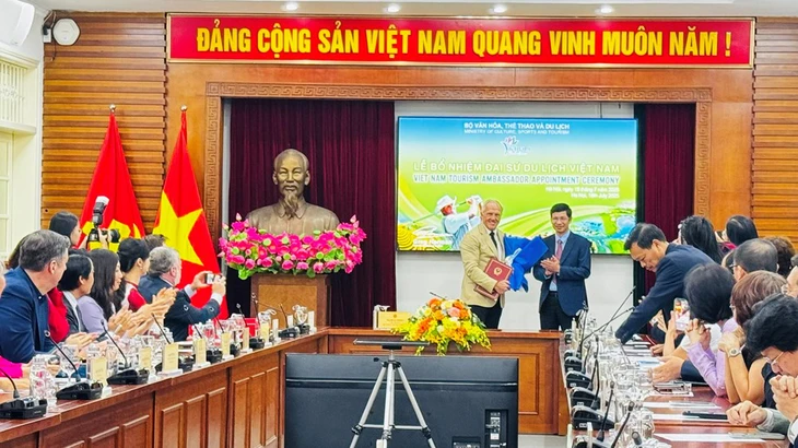 Đại sứ du lịch Việt Nam Greg Norman: 'Golf đâu còn như 40 năm trước, giờ ai cũng phải được vui' - Ảnh 1. Đại sứ du lịch Việt Nam Greg Norman: 'Golf đâu còn như 40 năm trước, giờ ai cũng phải được vui' - Ảnh 1.