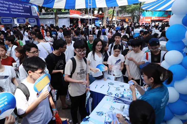 Đủ điểm sàn vào trường nhưng không đủ đậu ngành yêu thích, làm sao? Điểm sàn trường quân đội 2025? - Ảnh 7. xét tuyển - Ảnh 7.