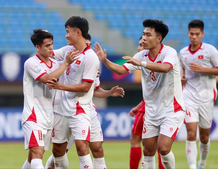 Đánh bại Lào 3-0, U23 Việt Nam khởi đầu suôn sẻ ở Giải U23 Đông Nam Á 2025 - Ảnh 1.