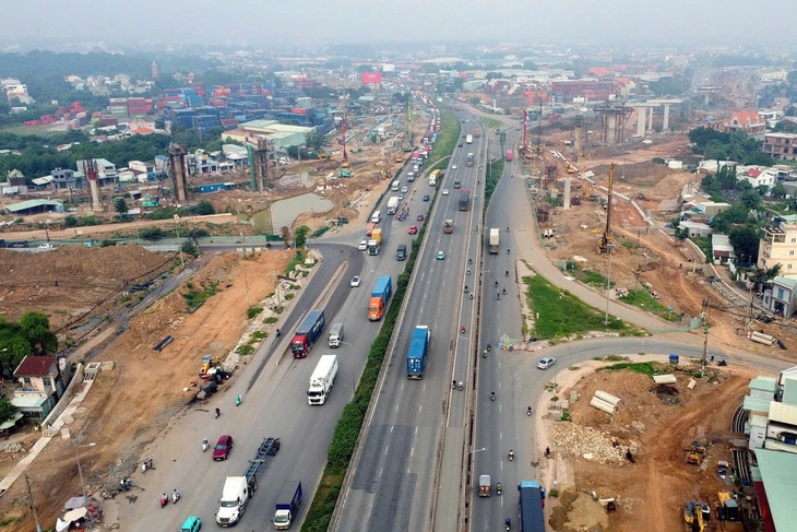đi lại cuối tuần - Ảnh 1.