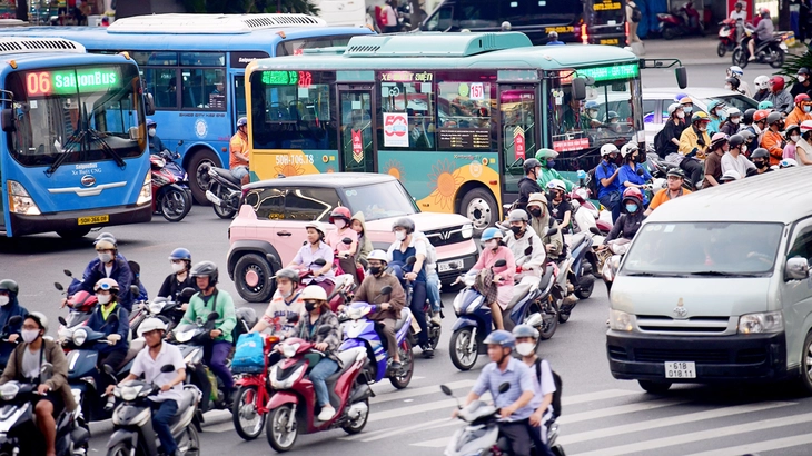 Giảm xe xăng, dầu: Khó nhưng không thể không làm - Ảnh 2.
