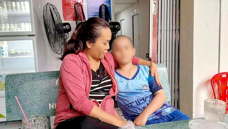 Người phụ nữ hết lòng vì các bé ung thư - Ảnh 2.