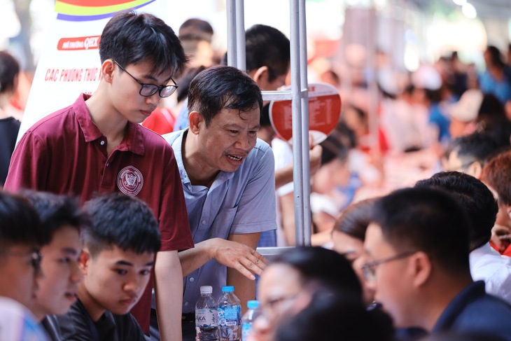 Đủ điểm sàn vào trường nhưng không đủ đậu ngành yêu thích, làm sao? - Ảnh 8. xét tuyển - Ảnh 11.