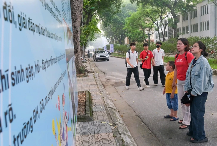 Sáng nay 19-7: Ngày hội tư vấn nguyện vọng xét tuyển 2025 tại TP.HCM và Hà Nội - Ảnh 2. Ngày hội lựa chọn nguyện vọng xét tuyển - Ảnh 3.