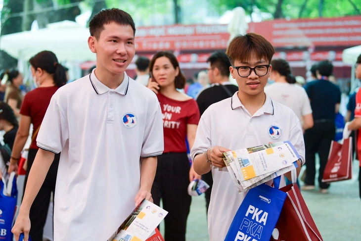 Ngày hội lựa chọn nguyện vọng xét tuyển - Ảnh 6.