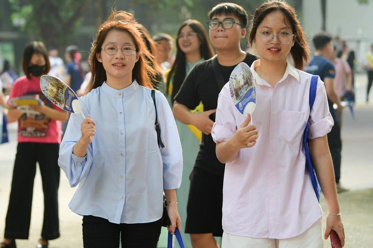 Sáng nay 19-7: Ngày hội tư vấn nguyện vọng xét tuyển 2025 tại TP.HCM và Hà Nội - Ảnh 2. Ngày hội lựa chọn nguyện vọng xét tuyển - Ảnh 4.