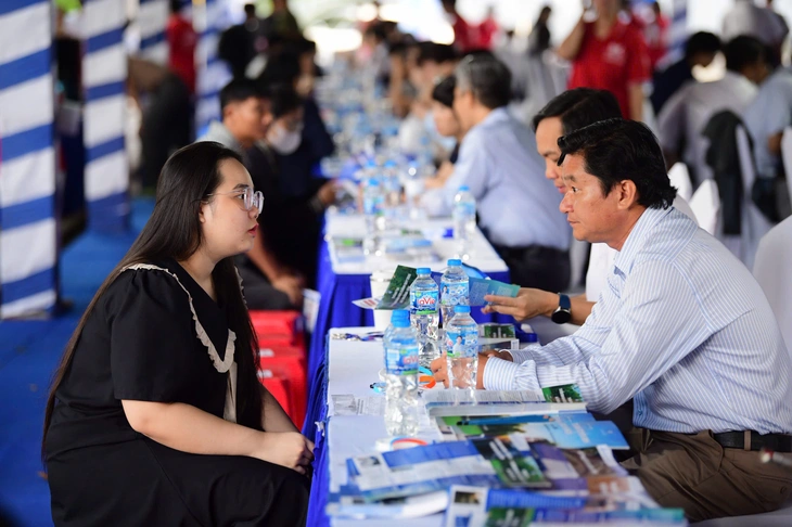 Ngày hội lựa chọn nguyện vọng xét tuyển - Ảnh 2.