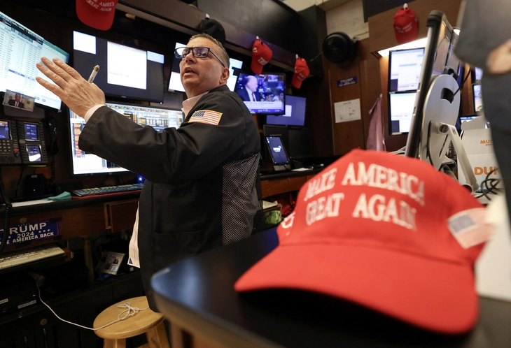 Chứng khoán Mỹ tăng điểm sau khi ông Trump thông báo đạt thỏa thuận thương mại với Việt Nam - Ảnh 1.