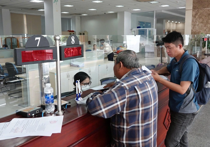 Người nộp thuế thu nhập cá nhân chờ tin vui giảm trừ gia cảnh - Ảnh 1.