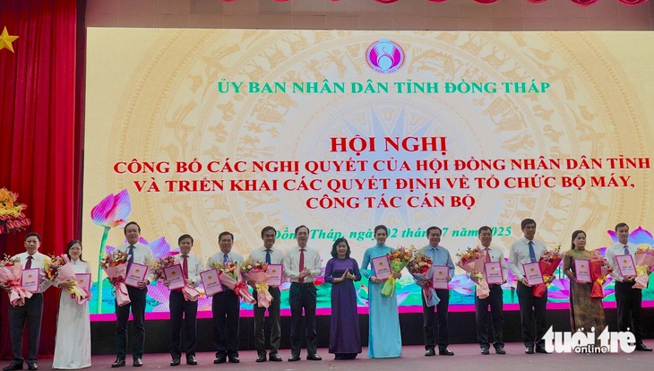 Đồng Tháp trao quyết định bổ nhiệm các cơ quan tỉnh ủy và 10 giám đốc sở - Ảnh 2.