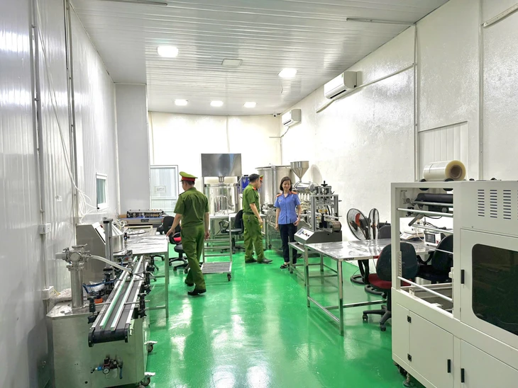 Bắt giám đốc Công ty Athena Việt Nam sản xuất mỹ phẩm giả - Ảnh 4.