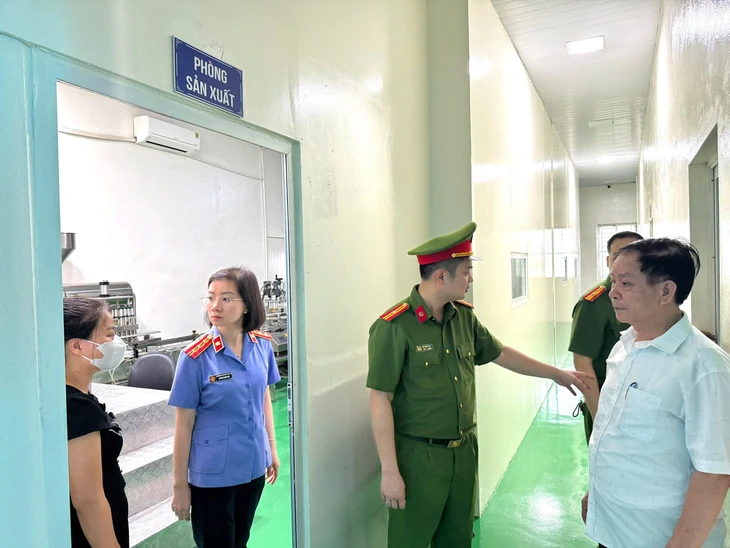 Bắt giám đốc Công ty Athena Việt Nam sản xuất mỹ phẩm giả - Ảnh 3.