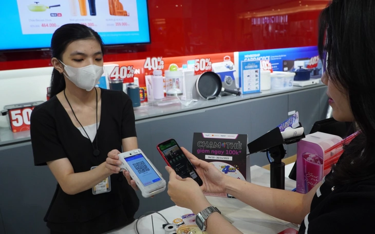 Cố tình chia nhỏ lương để né chuyển khoản sẽ bị truy thu thuế - Ảnh 2.