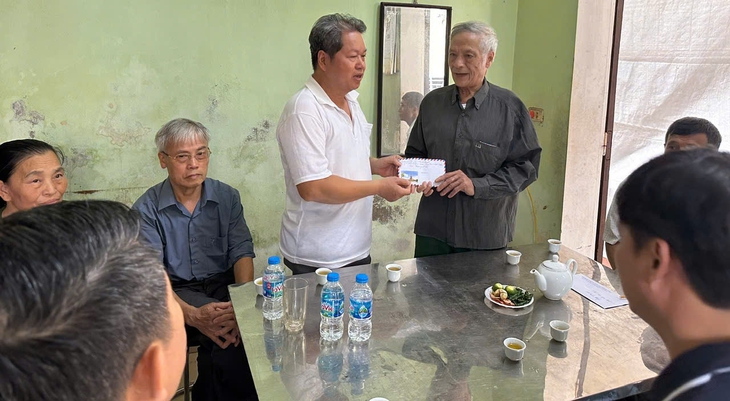 lật tàu - Ảnh 2.