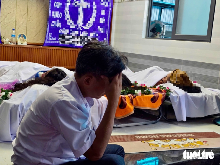 Vụ 3 bà cháu tông vào đuôi xe tải tử vong ở Đắk Lắk: Lỡ ngày mừng nhà mới Vụ 3 bà cháu tông vào đuôi xe tải tử vong ở Đắk Lắk: Lỡ ngày mừng nhà mới