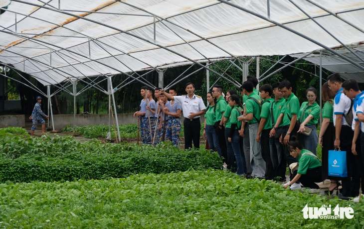 Chuông vàng vọng cổ đến với các chiến sĩ hải quân - Ảnh 5. Chuông vàng vọng cổ - Ảnh 4.