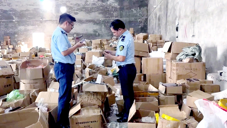 Quản lý thực phẩm trong 'siêu đô thị': Không ngoại lệ cho hàng nhà làm - Ảnh 1.