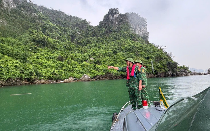 Vụ tàu du lịch bị lật ở Hạ Long: Người đầu bạc, tiễn người đầu xanh - Ảnh 4.
