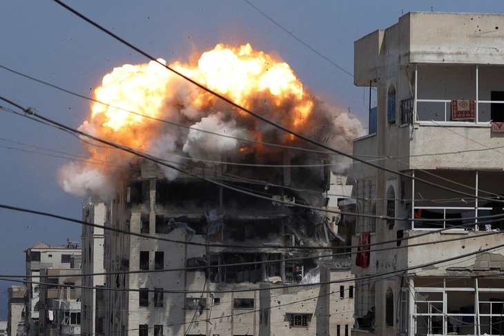 Israel điều xe tăng vào khu dân cư, người dân Gaza chết đói ngày một nhiều - Ảnh 1. Israel điều xe tăng vào khu dân cư, người dân Gaza chết đói ngày một nhiều - Ảnh 1.
