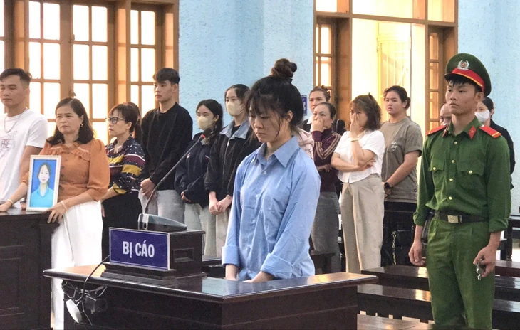 Nữ sinh lớp 12 đâm chết nữ sinh lớp 11: Bị phạt 18 năm tù chỉ vì mâu thuẫn nhỏ trên mạng xã hội - Ảnh 1.