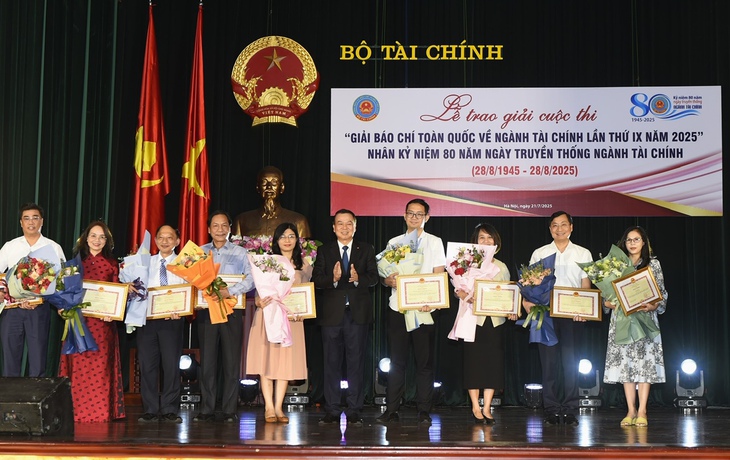 Báo Tuổi Trẻ nhận bằng khen và giành giải B của Bộ Tài chính - Ảnh 1.