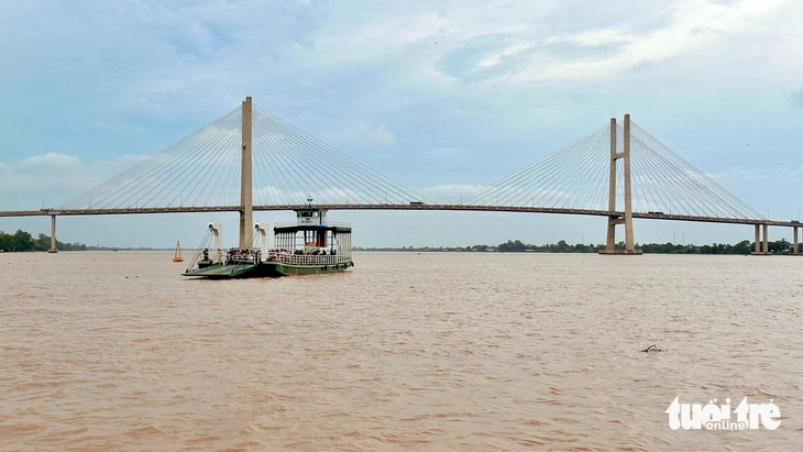 đỉnh lũ - Ảnh 1.