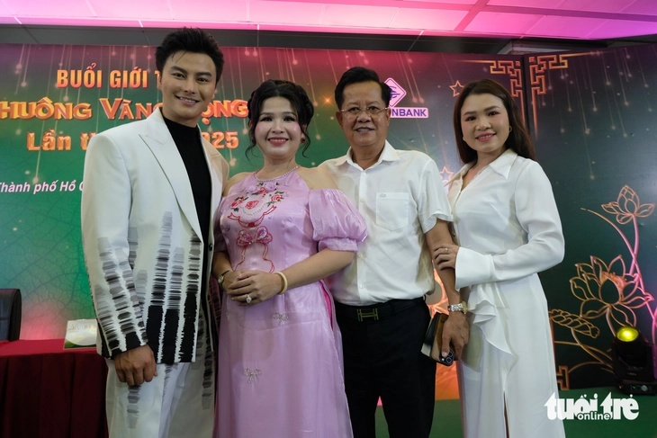 Võ Minh Lâm làm huấn luyện viên Chuông vàng vọng cổ - Ảnh 3. Võ Minh Lâm làm huấn luyện viên Chuông vàng vọng cổ - Ảnh 3.