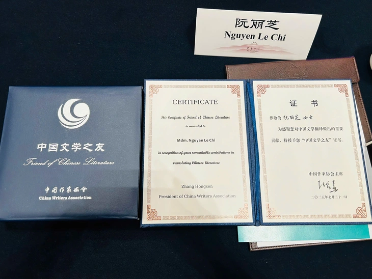 Dịch giả Nguyễn Lệ Chi nhận danh hiệu 'Người bạn của văn học Trung Quốc' - Ảnh 2. Một dịch giả Việt nhận danh hiệu 'Người bạn của văn học Trung Quốc' - Ảnh 2.