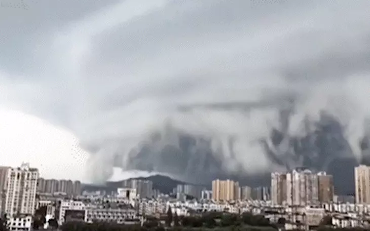 Các nhà mạng đồng loạt triển khai phương án để không bị mất sóng trong bão Wipha - Ảnh 2.