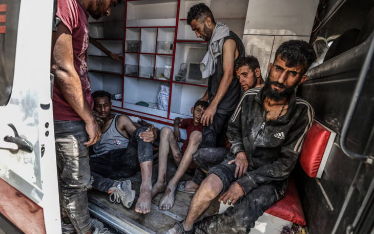 Israel điều xe tăng vào khu dân cư, người dân Gaza chết đói ngày một nhiều - Ảnh 3.