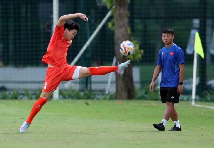 HLV Kim Sang Sik cùng U23 Việt Nam nhận tin vui - Ảnh 1.